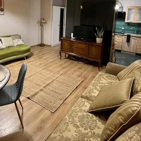 Apartment Oldtown Retro By Marina With Balcony For 6 People *